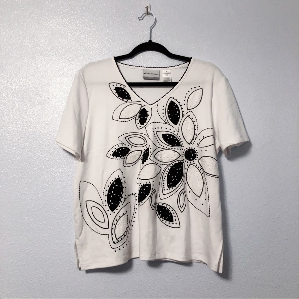 NWT Alfred Dunner Black & White Floral Rhinestone V-Neck T-Shirt